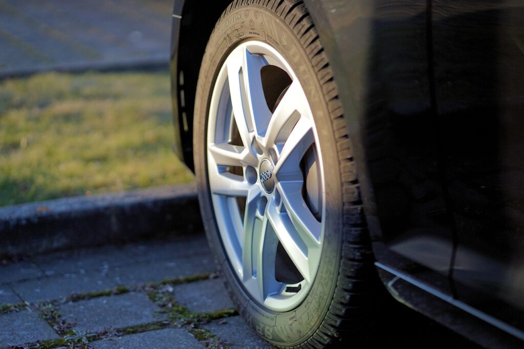 audi, automobile, wheel, tire, vehicle, transport system, car wallpapers, rims, car rims, car tire, ride, classic, car, technology, dare, alloy wheel, metal, tyres-3179274.jpg